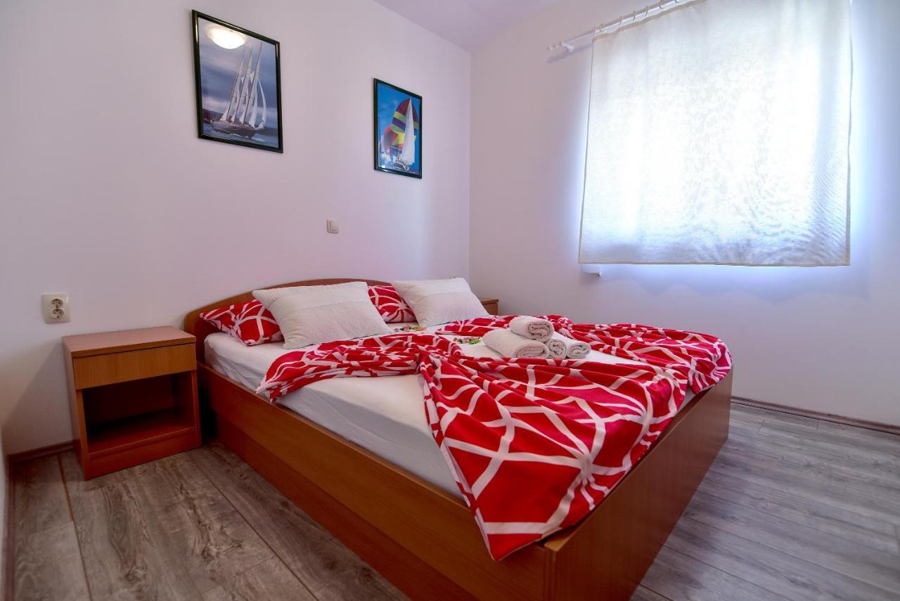 Apartmani Luna Vir Exterior photo